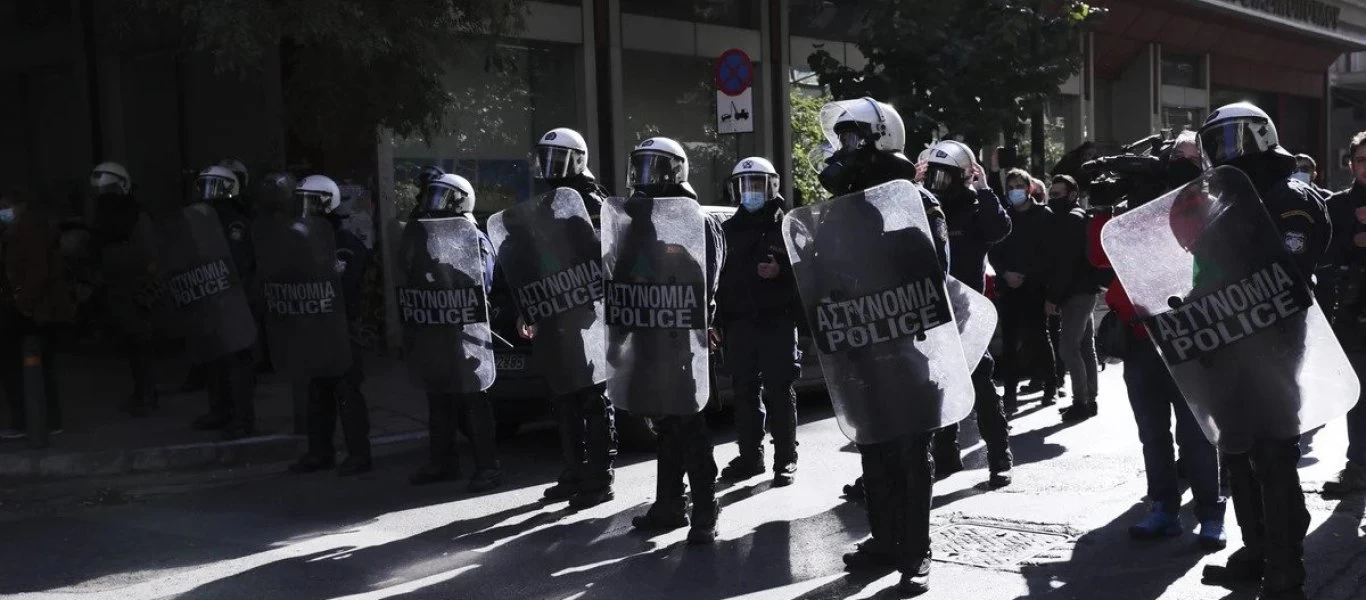 Με αστυνομικές απαγορεύσεις προσπαθούν να συγκρατήσουν την λαϊκή οργή- Απαγόρευσαν 7 συγκεντρώσεις την 25η Μαρτίου!